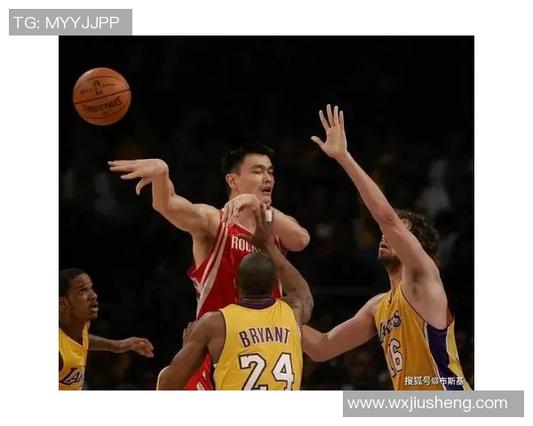 湖人队签约姚明引发篮球界震动球迷期待新赛季精彩表现