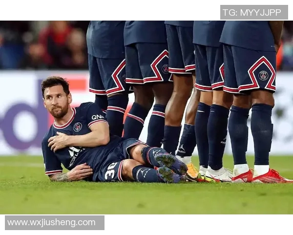 足球明星亲自下厨为球迷烹饪美食共度温馨时光