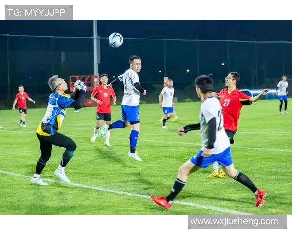 瘦小足球明星的励志故事与精彩瞬间展现他们在绿茵场上的非凡魅力 瘦小足球明星的励志故事与精彩瞬间展现他们在绿茵场上的非凡魅力