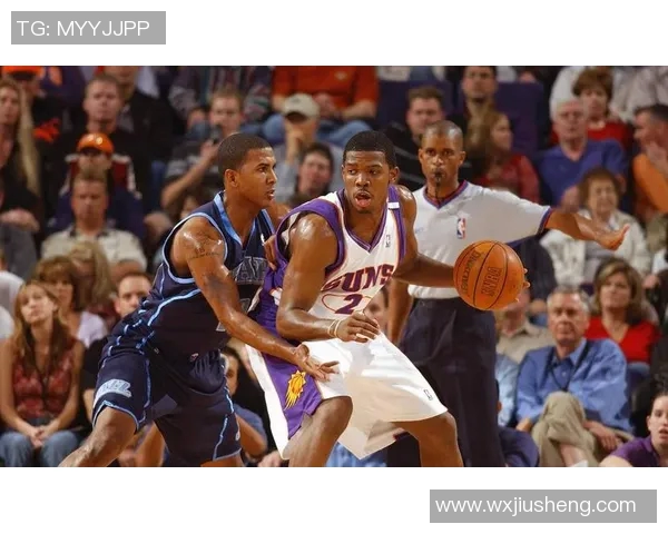 篮球明星偶遇街头精彩瞬间引发球迷热议与回忆